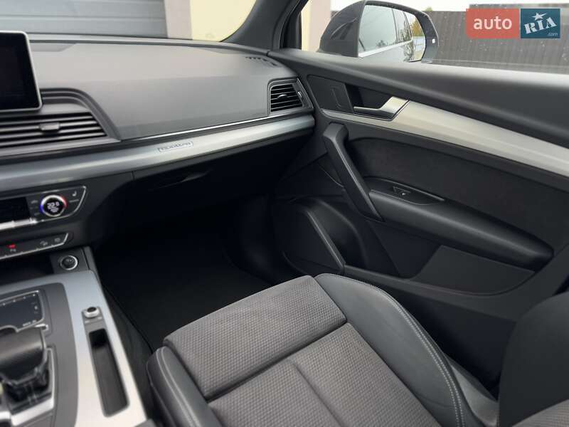 Внедорожник / Кроссовер Audi Q5 2017 в Стрые