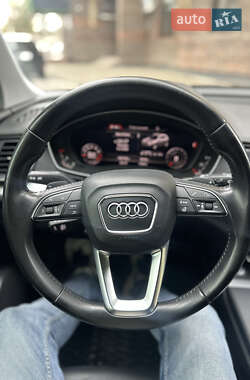 Внедорожник / Кроссовер Audi Q5 2017 в 
