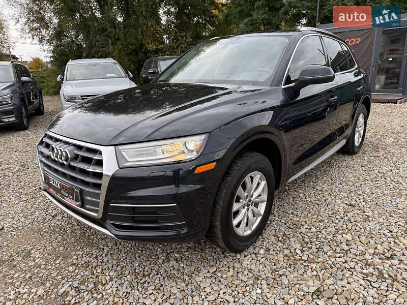 Позашляховик / Кросовер Audi Q5 2018 в 
