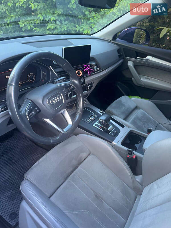 Внедорожник / Кроссовер Audi Q5 2017 в Ужгороде
