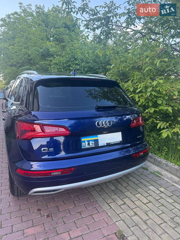 Внедорожник / Кроссовер Audi Q5 2017 в Ужгороде