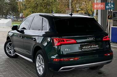 Внедорожник / Кроссовер Audi Q5 2018 в 