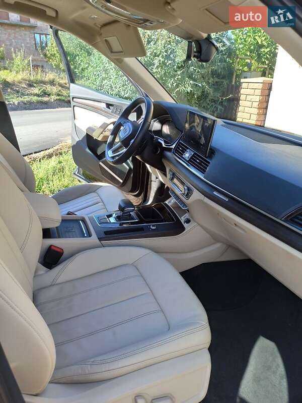 Позашляховик / Кросовер Audi Q5 2021 в Чернівцях