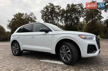 Позашляховик / Кросовер Audi Q5 2023 в 