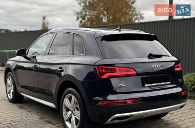Внедорожник / Кроссовер Audi Q5 2017 в 