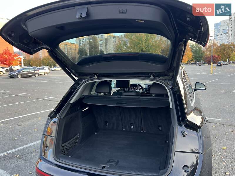 Внедорожник / Кроссовер Audi Q5 2017 в Киеве