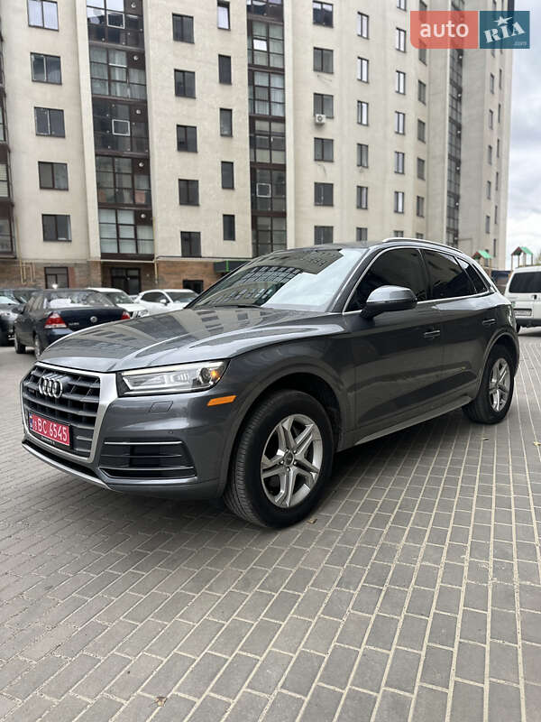 Внедорожник / Кроссовер Audi Q5 2017 в 