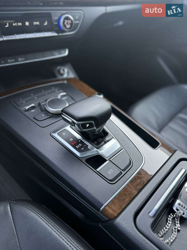 Внедорожник / Кроссовер Audi Q5 2018 в Ровно