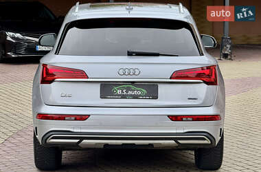 Позашляховик / Кросовер Audi Q5 2021 в 