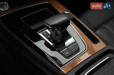 Позашляховик / Кросовер Audi Q5 2021 в 