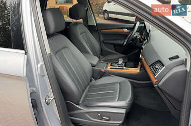 Позашляховик / Кросовер Audi Q5 2021 в 