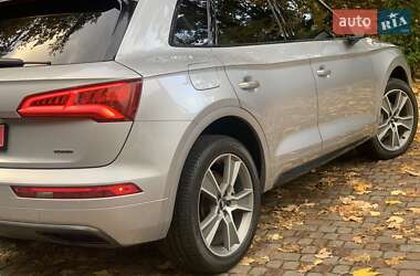 Позашляховик / Кросовер Audi Q5 2018 в 