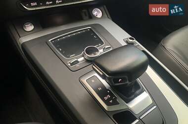 Позашляховик / Кросовер Audi Q5 2018 в 