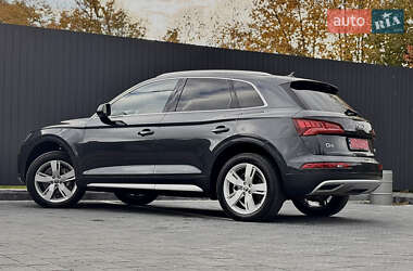Внедорожник / Кроссовер Audi Q5 2018 в 