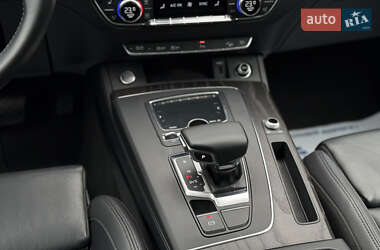 Внедорожник / Кроссовер Audi Q5 2018 в 
