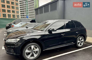Позашляховик / Кросовер Audi Q5 2020 в 