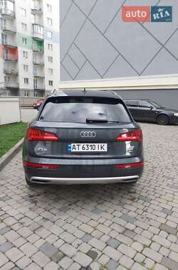 Позашляховик / Кросовер Audi Q5 2018 в 