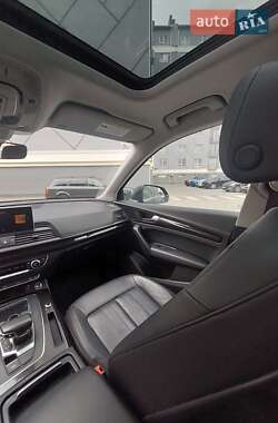 Позашляховик / Кросовер Audi Q5 2018 в 
