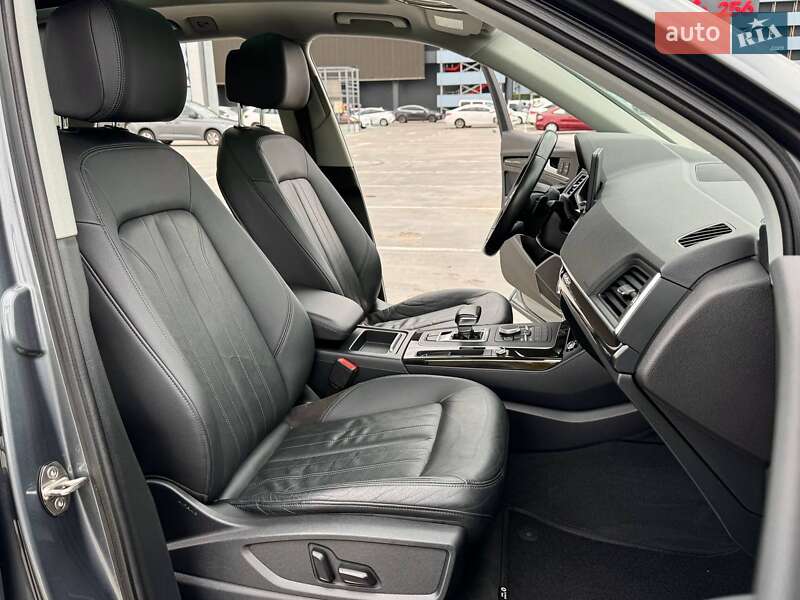 Позашляховик / Кросовер Audi Q5 2018 в Києві