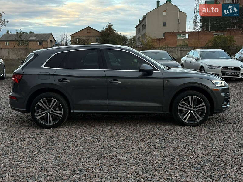 Позашляховик / Кросовер Audi Q5 2020 в Києві