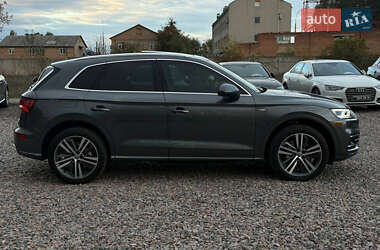Позашляховик / Кросовер Audi Q5 2020 в 