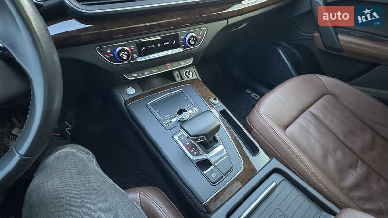 Позашляховик / Кросовер Audi Q5 2019 в Києві