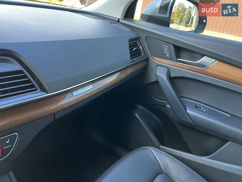Позашляховик / Кросовер Audi Q5 2020 в Києві