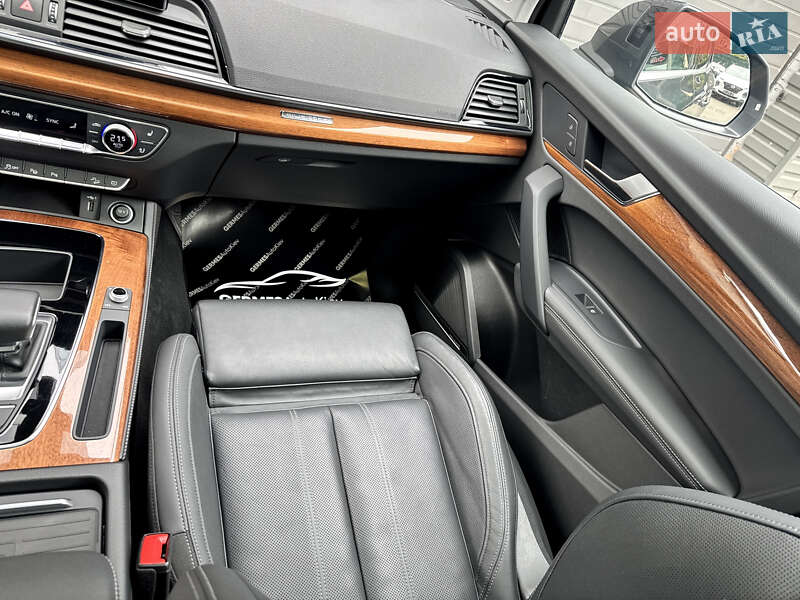 Позашляховик / Кросовер Audi Q5 2021 в Києві