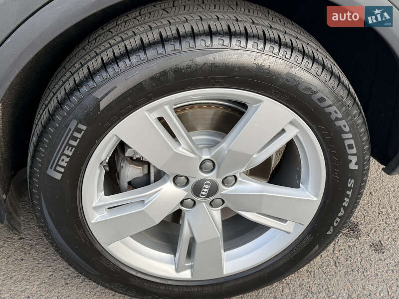 Внедорожник / Кроссовер Audi Q5 2017 в Ровно