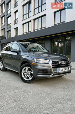 Внедорожник / Кроссовер Audi Q5 2017 в 