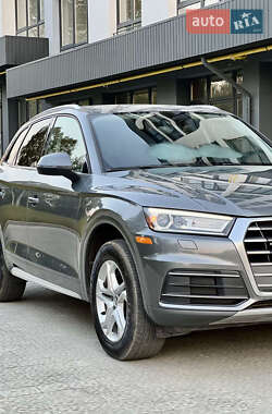Внедорожник / Кроссовер Audi Q5 2017 в 