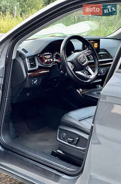 Внедорожник / Кроссовер Audi Q5 2017 в 