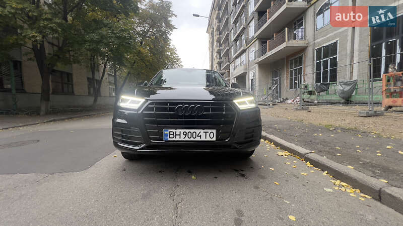 Позашляховик / Кросовер Audi Q5 2019 в 