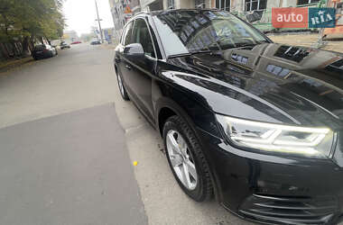 Позашляховик / Кросовер Audi Q5 2019 в 