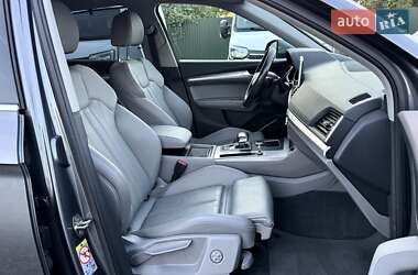 Позашляховик / Кросовер Audi Q5 2019 в  фото 37 Позашляховик / Кросовер Audi Q5 2019 в