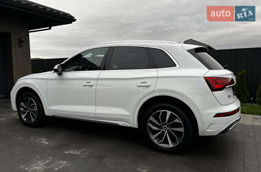Позашляховик / Кросовер Audi Q5 2021 в 