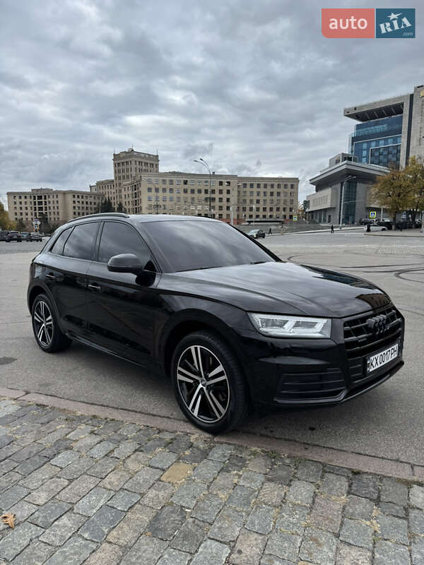 Внедорожник / Кроссовер Audi Q5 2018 в 