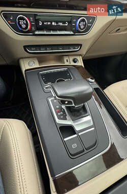 Внедорожник / Кроссовер Audi Q5 2018 в 