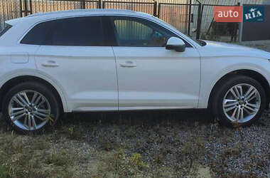Позашляховик / Кросовер Audi Q5 2017 в 