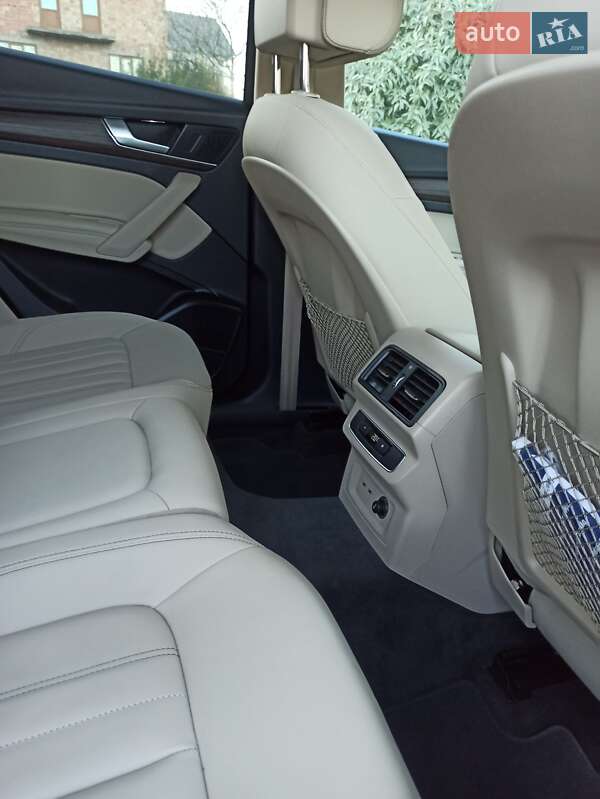 Позашляховик / Кросовер Audi Q5 2021 в Чернівцях