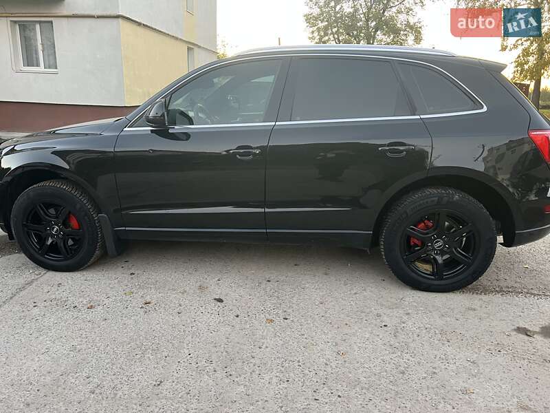 Внедорожник / Кроссовер Audi Q5 2010 в Золочеве