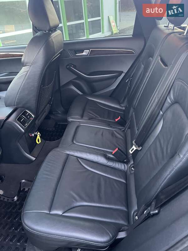 Внедорожник / Кроссовер Audi Q5 2010 в Золочеве