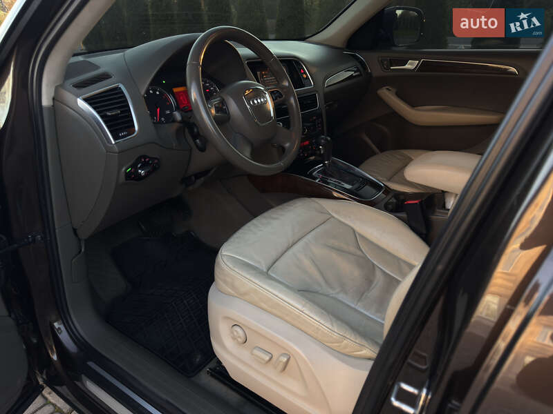 Позашляховик / Кросовер Audi Q5 2011 в Чернівцях