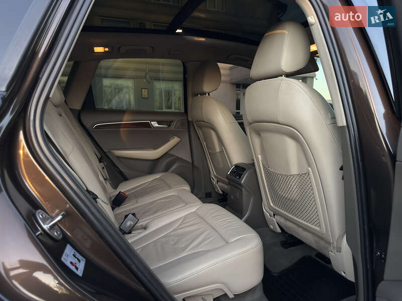 Позашляховик / Кросовер Audi Q5 2011 в Чернівцях