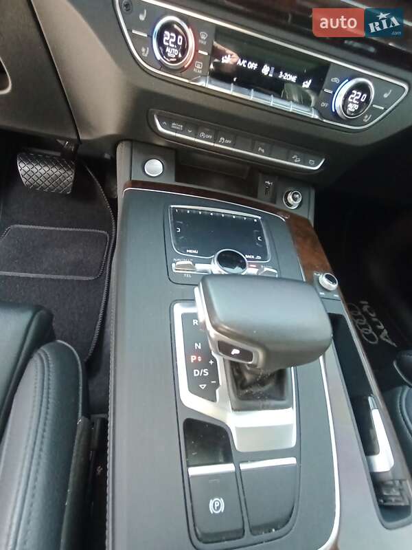 Позашляховик / Кросовер Audi Q5 2020 в Харкові