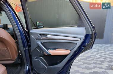 Позашляховик / Кросовер Audi Q5 2021 в 