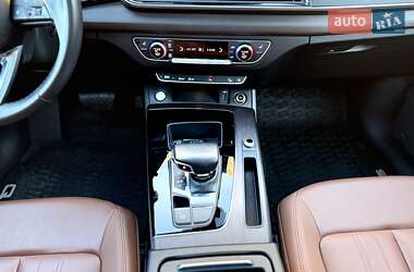 Позашляховик / Кросовер Audi Q5 2021 в 