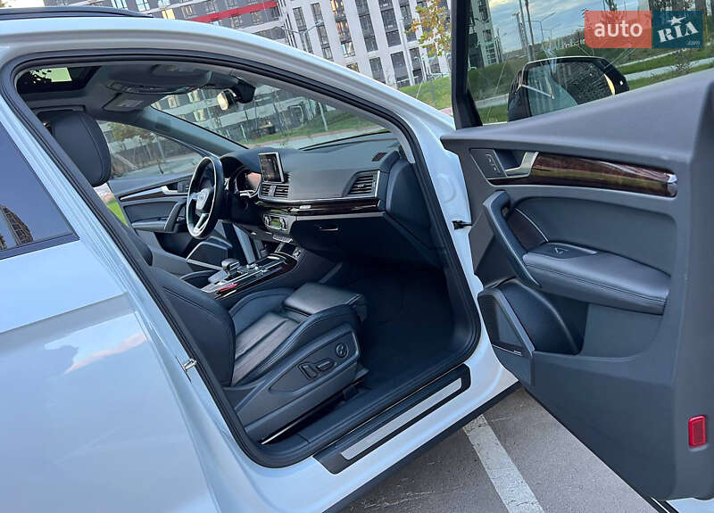 Позашляховик / Кросовер Audi Q5 2019 в Києві