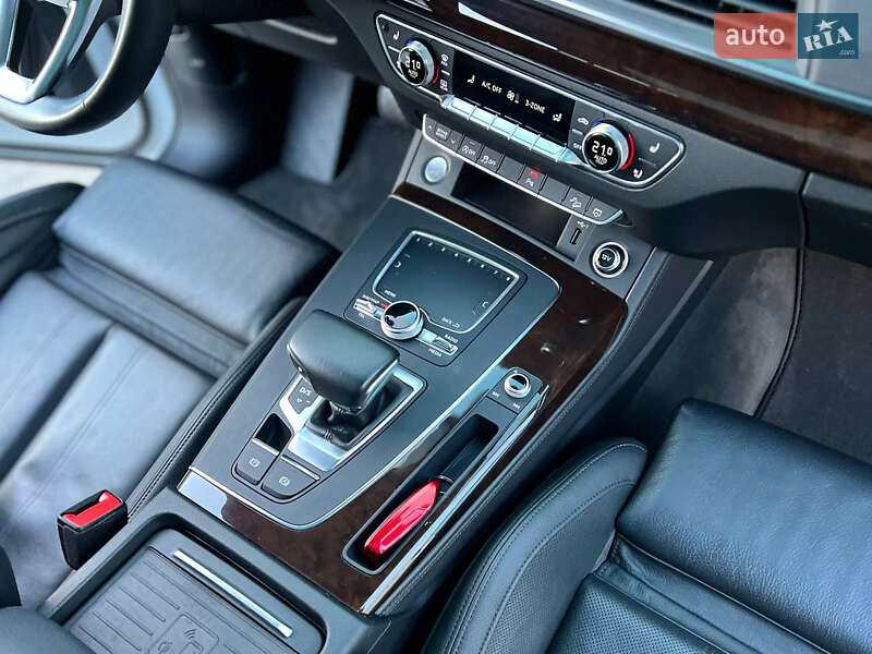 Позашляховик / Кросовер Audi Q5 2019 в Києві