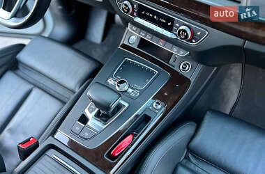 Позашляховик / Кросовер Audi Q5 2019 в  фото 39 Позашляховик / Кросовер Audi Q5 2019 в